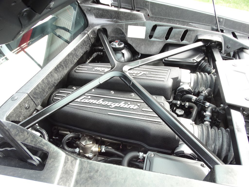 Used 2015 Lamborghini Huracan LP 610-4 image 21