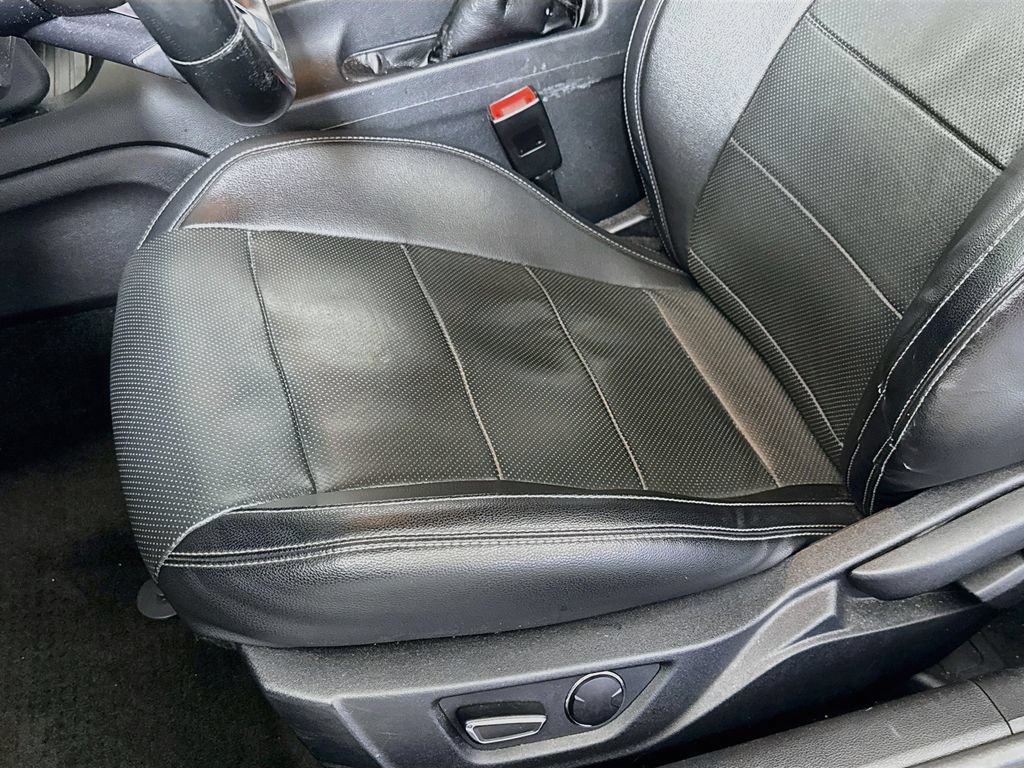 Used 2018 Ford Mustang GT Premium w/ Black Accent Package RWD image 19