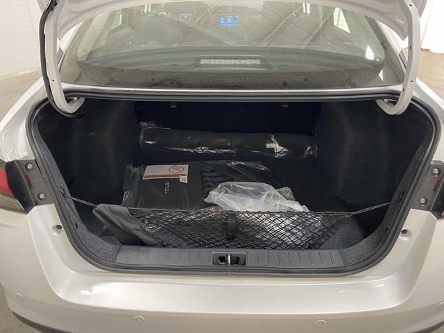 New 2025 Nissan Versa SR w/ Trunk Package image 9