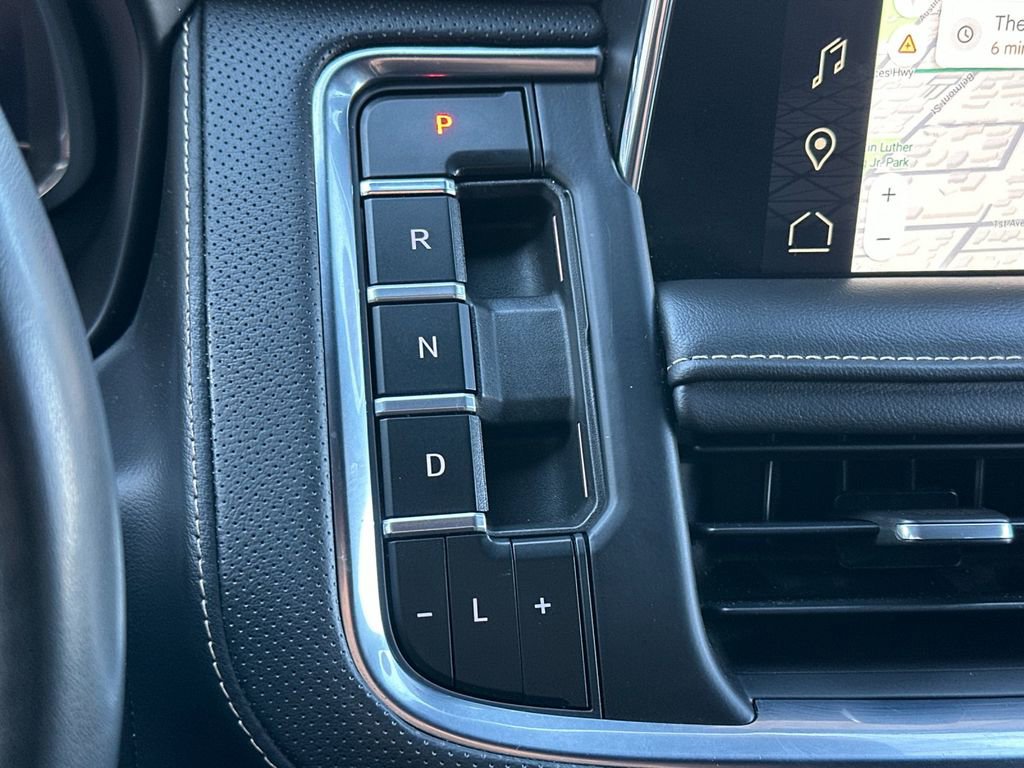 Used 2023 GMC Yukon SLT w/ SLT Premium Package image 25