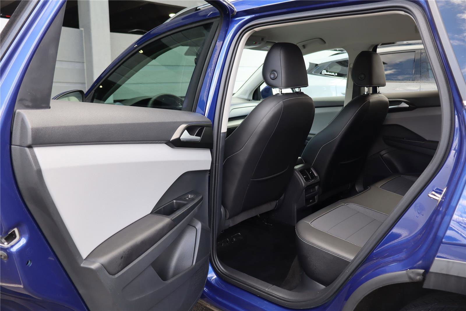 Certified 2023 Volkswagen Taos SE image 24