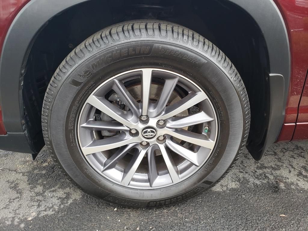 Used 2017 Toyota Highlander XLE image 35