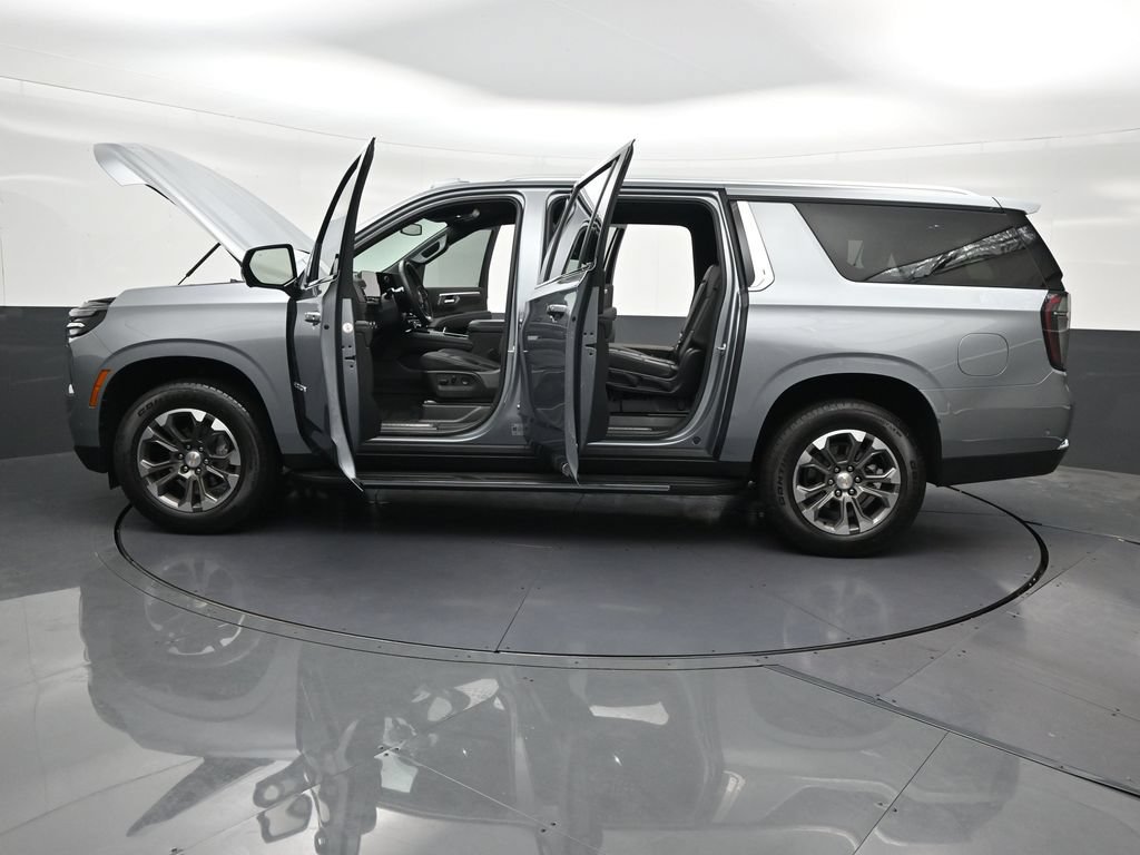 Used 2025 Chevrolet Suburban LT w/ Comfort Package RWD image 35