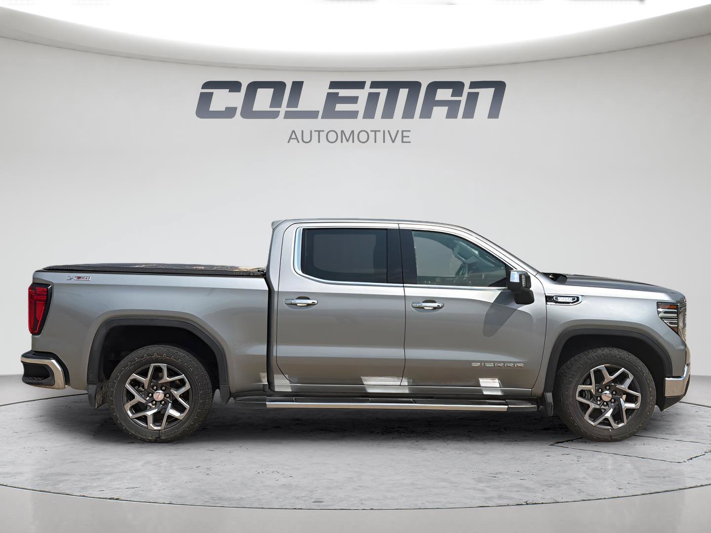 Used 2023 GMC Sierra 1500 SLT w/ SLT Premium Plus Package AWD/4WD image 15