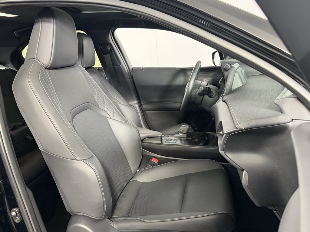 Used 2025 Lexus UX 300h AWD w/ Cold Area Package image 33