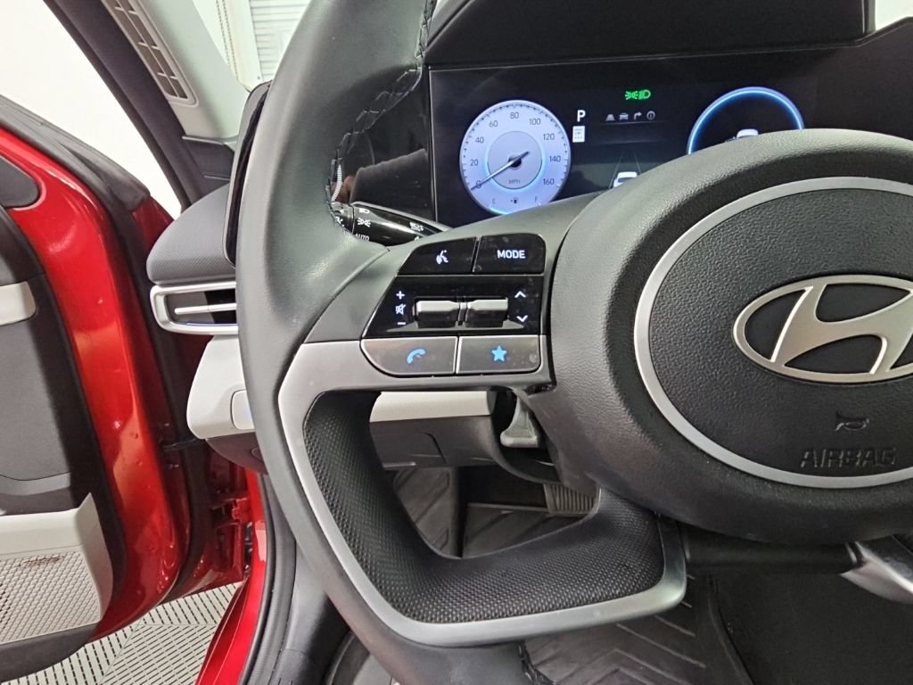 Used 2025 Hyundai Elantra Limited FWD image 25