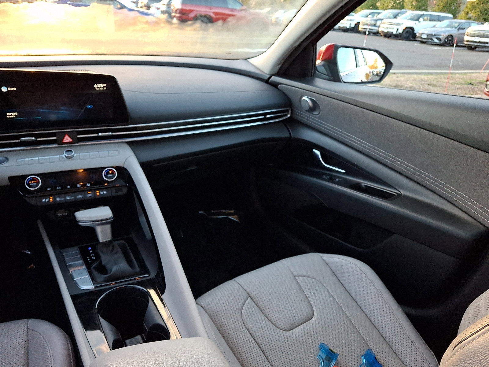 Used 2022 Hyundai Elantra Limited w/ Cargo Package image 16