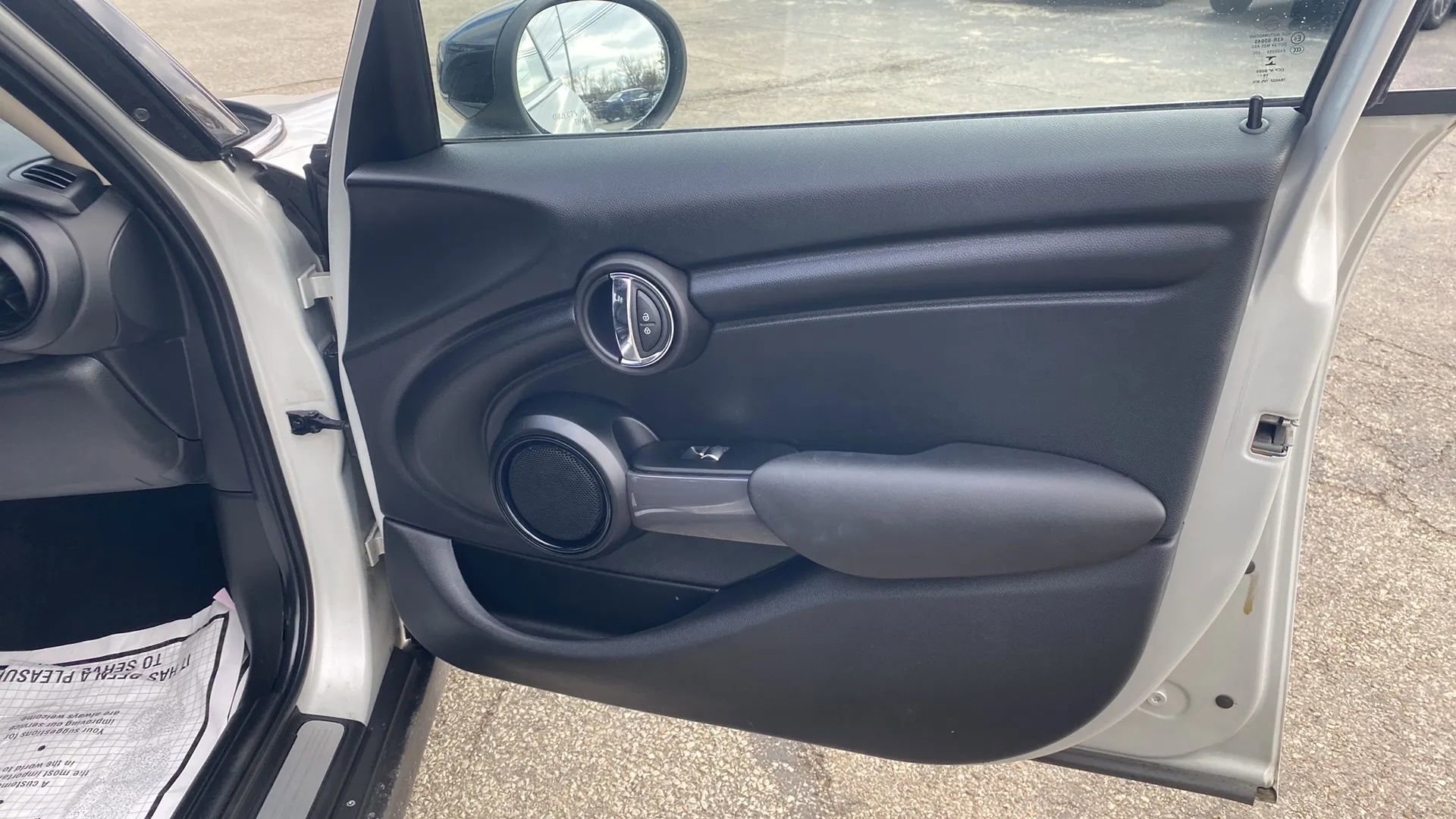 Used 2020 MINI Cooper 4-Door Hardtop w/ Storage Package image 12