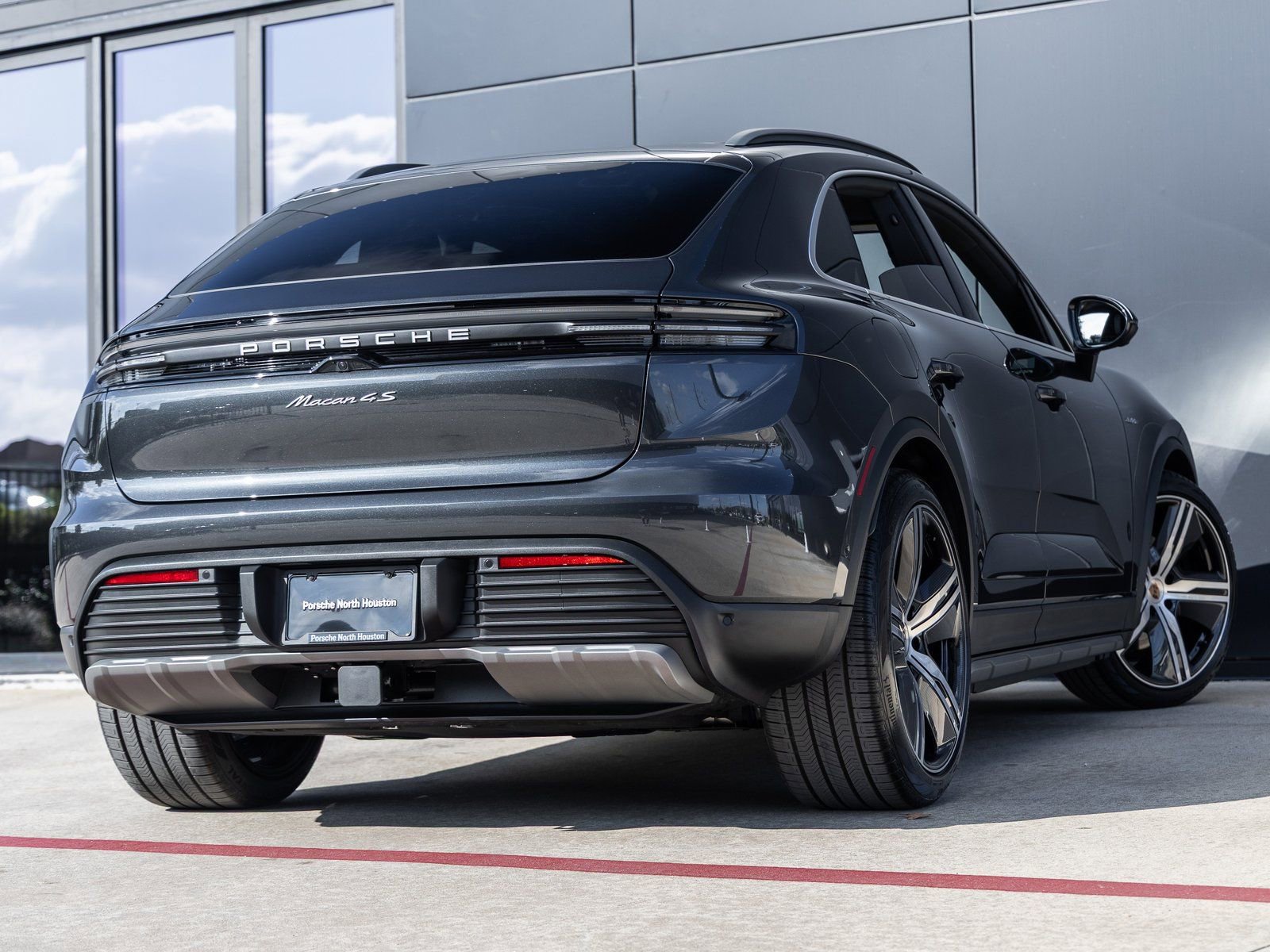 New 2025 Porsche Macan 4S Electric image 11