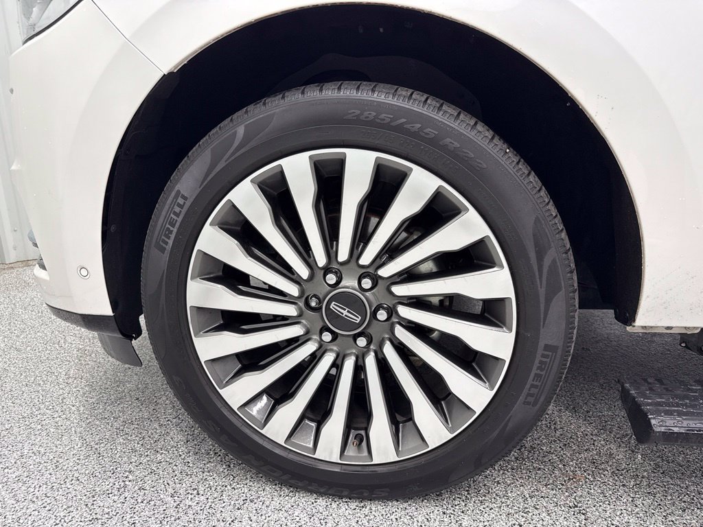 Used 2018 Lincoln Navigator Reserve w/ Technology Package AWD/4WD image 10