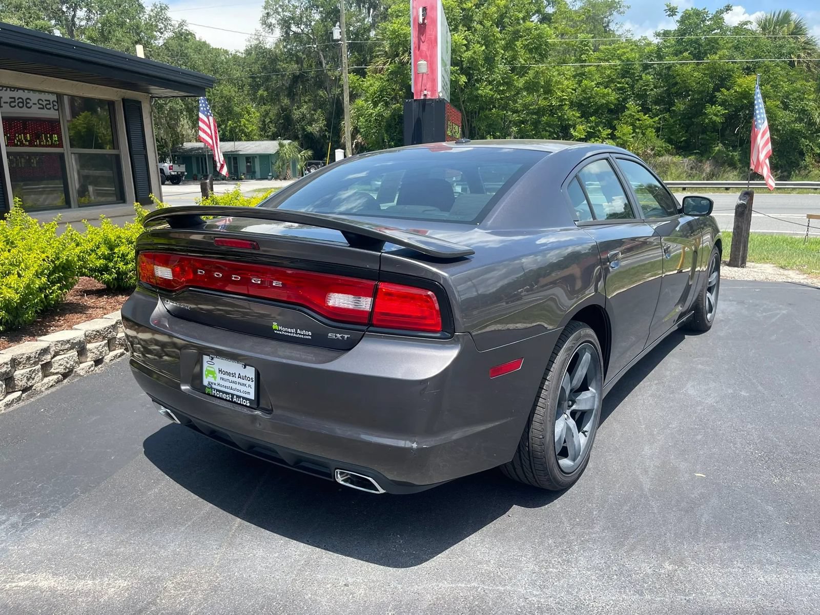 Used 2014 Dodge Charger SXT RWD image 7