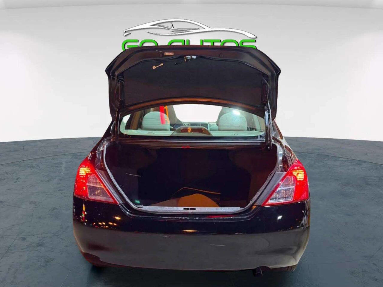 Used 2012 Nissan Versa SV image 10