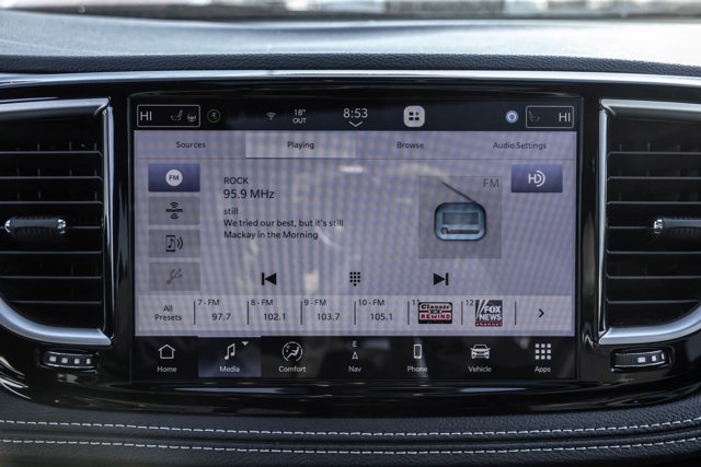 Used 2025 Chrysler Pacifica Limited image 15