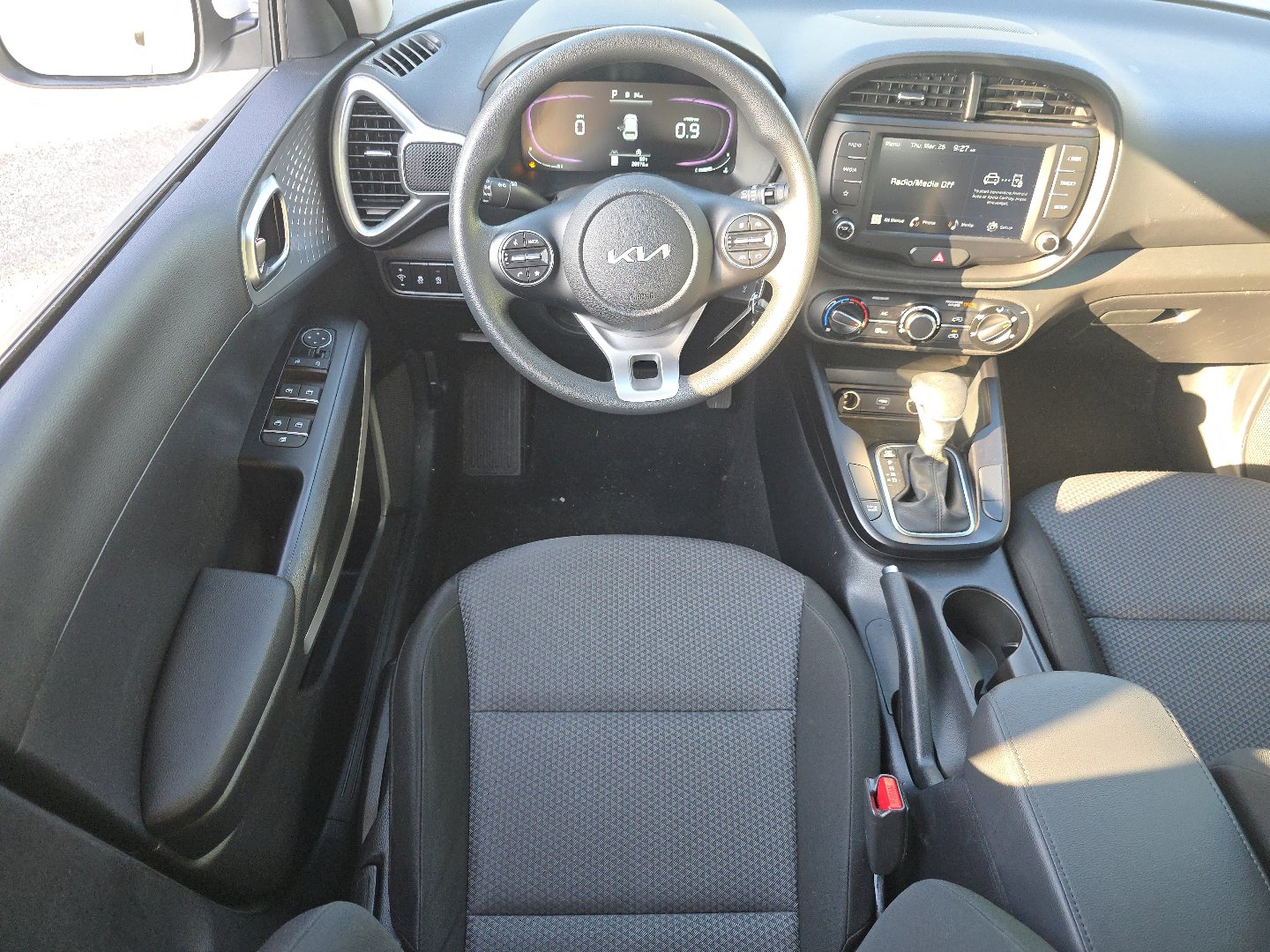 Used 2023 Kia Soul LX w/ LX Technology Package FWD image 22