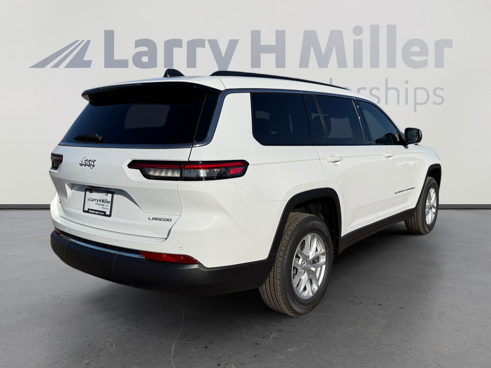 New 2025 Jeep Grand Cherokee L Laredo w/ Luxury Tech Group I image 5