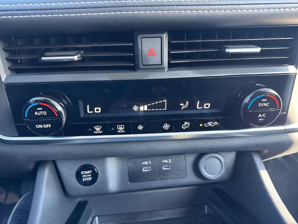 Used 2024 Nissan Rogue SV AWD/4WD image 18