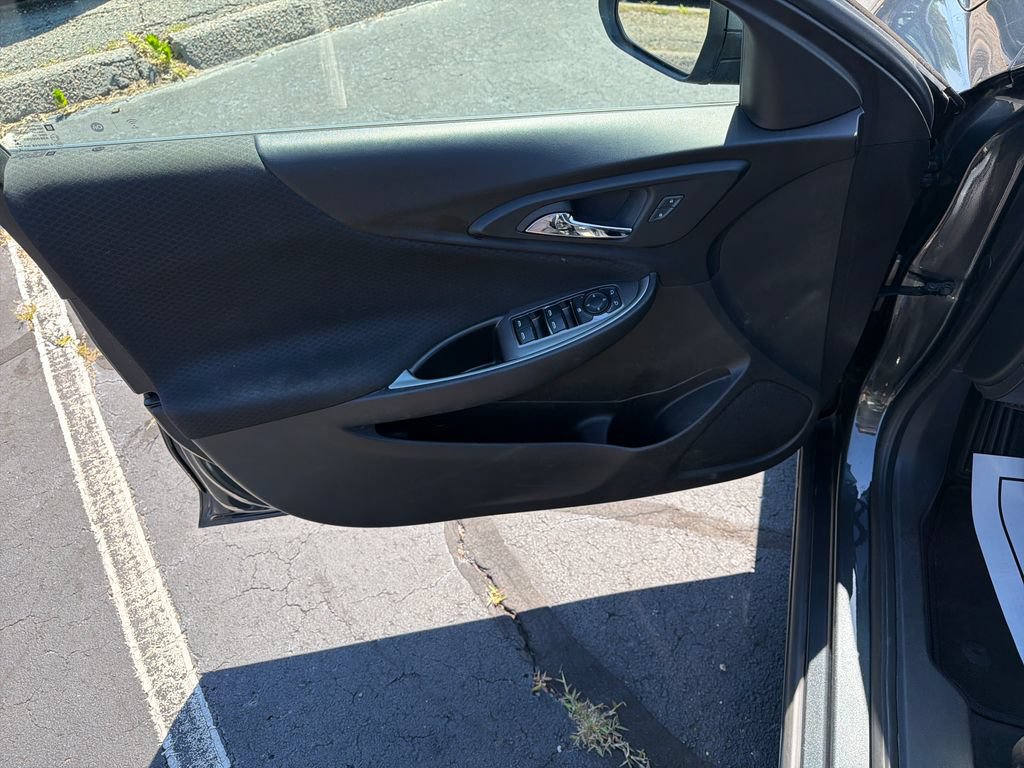 Used 2018 Chevrolet Malibu LT FWD image 19