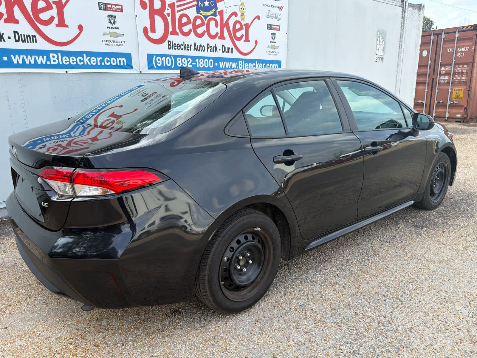 Used 2022 Toyota Corolla LE FWD image 3
