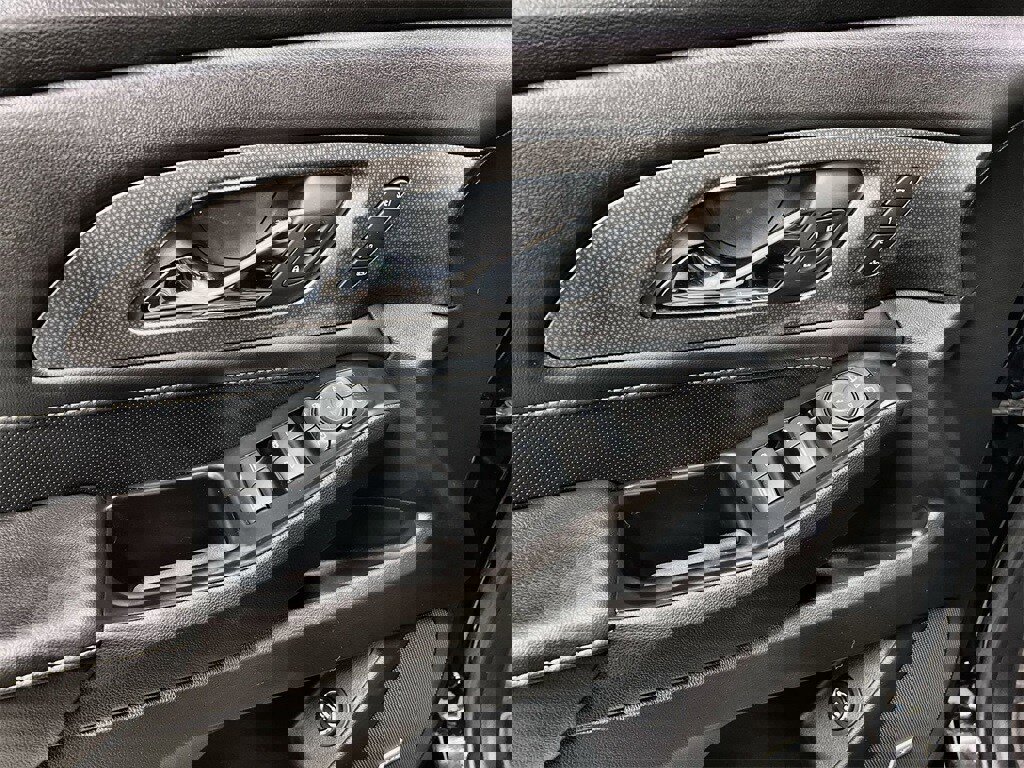 Used 2023 Chevrolet Traverse Premier w/ Redline Edition image 17