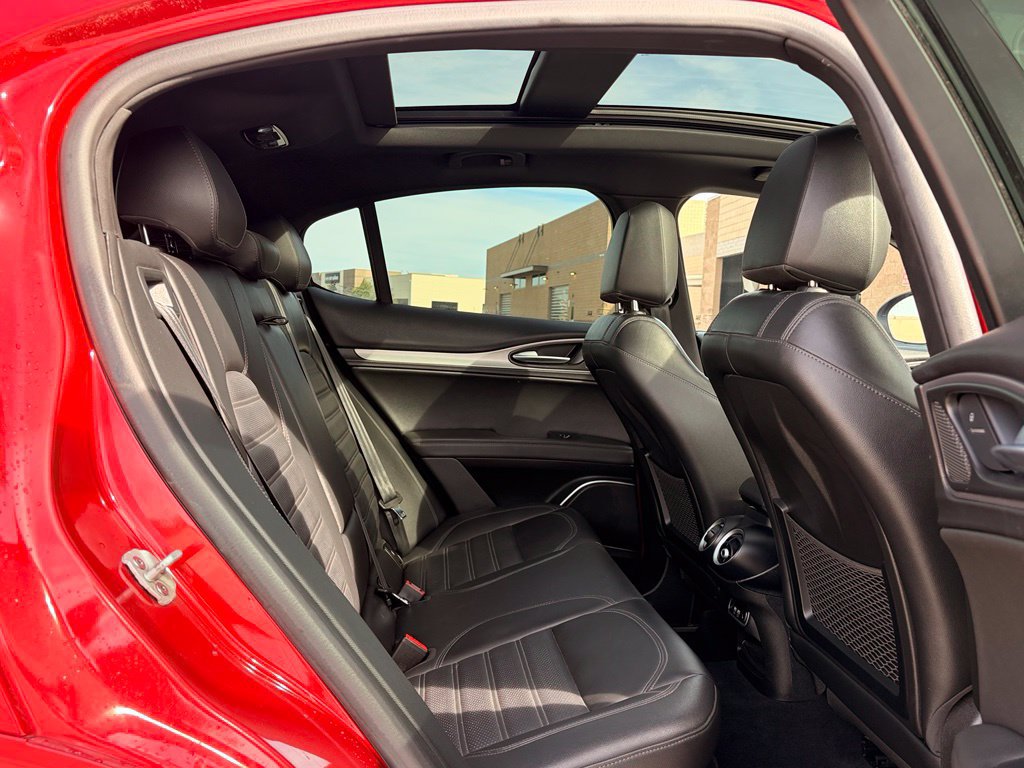 Used 2023 Alfa Romeo Stelvio Veloce AWD/4WD image 17