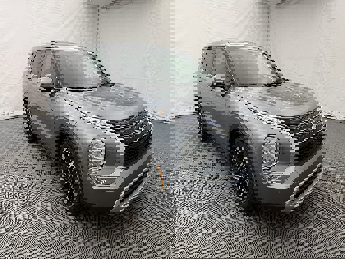 Used 2024 Mitsubishi Outlander SE Black Edition image 4