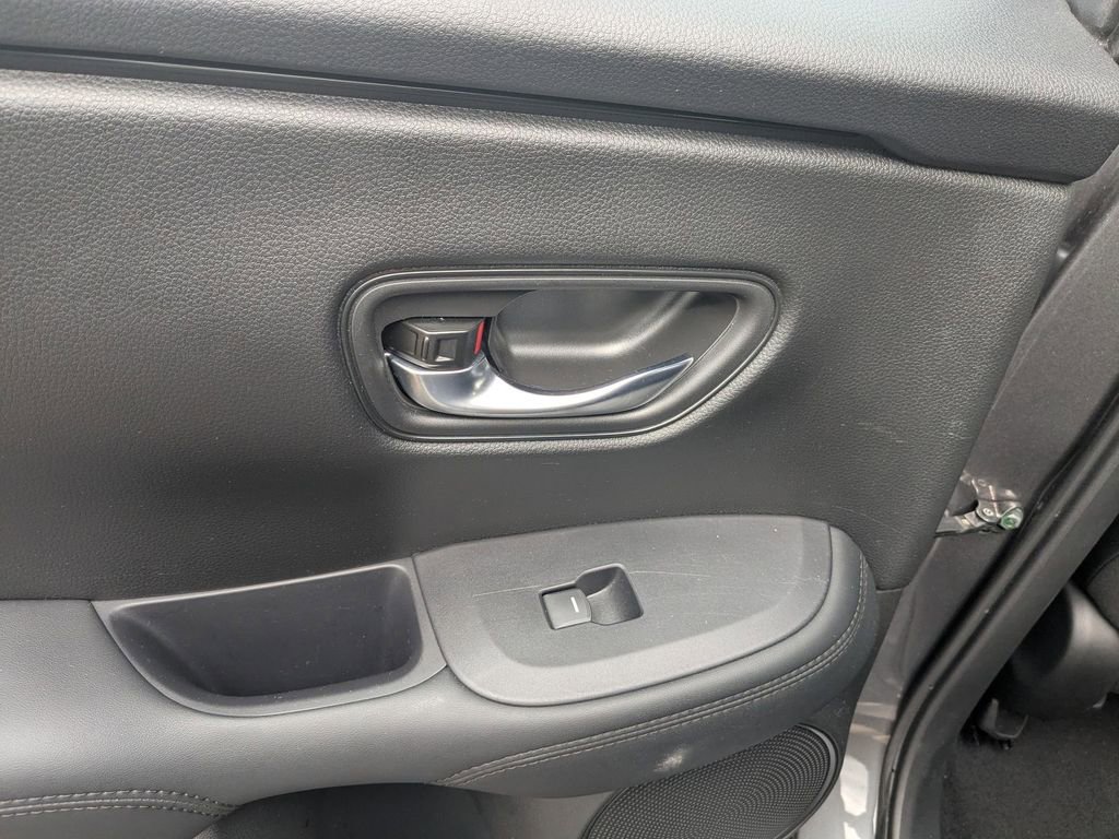 Used 2025 Honda HR-V LX image 27