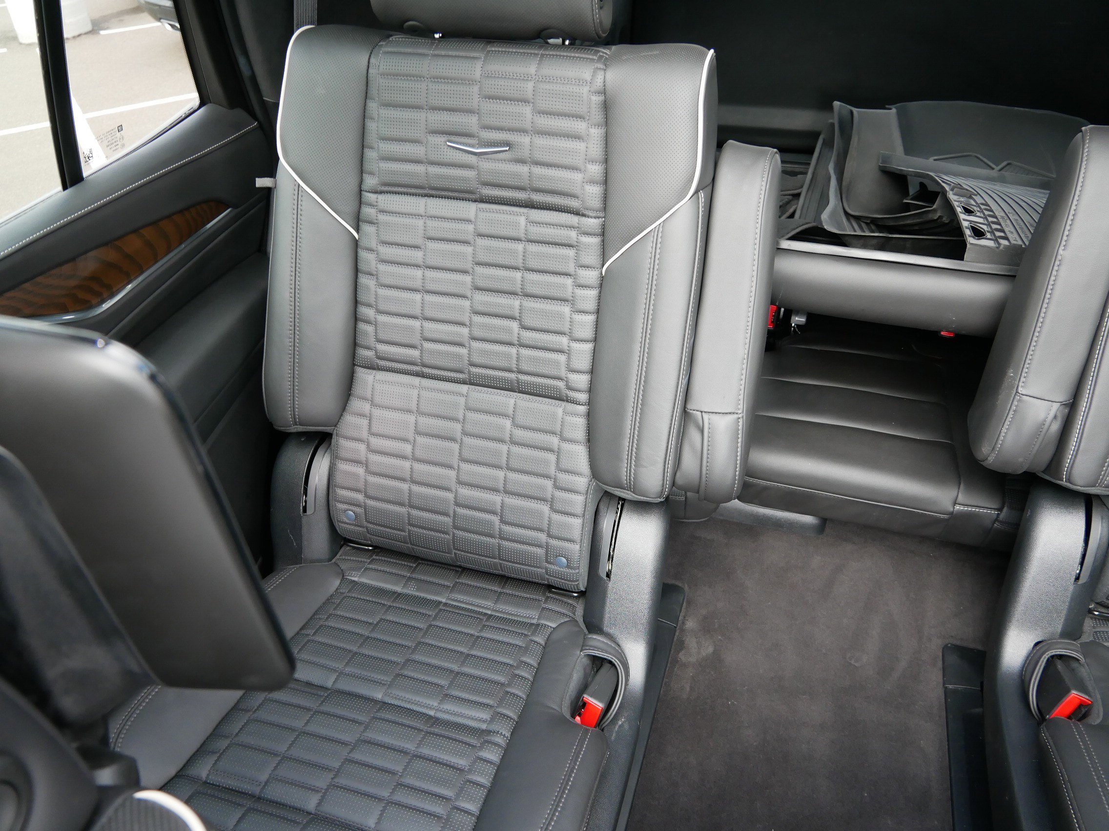 Used 2023 Cadillac Escalade Sport Platinum w/ LPO, ONYX Package image 13