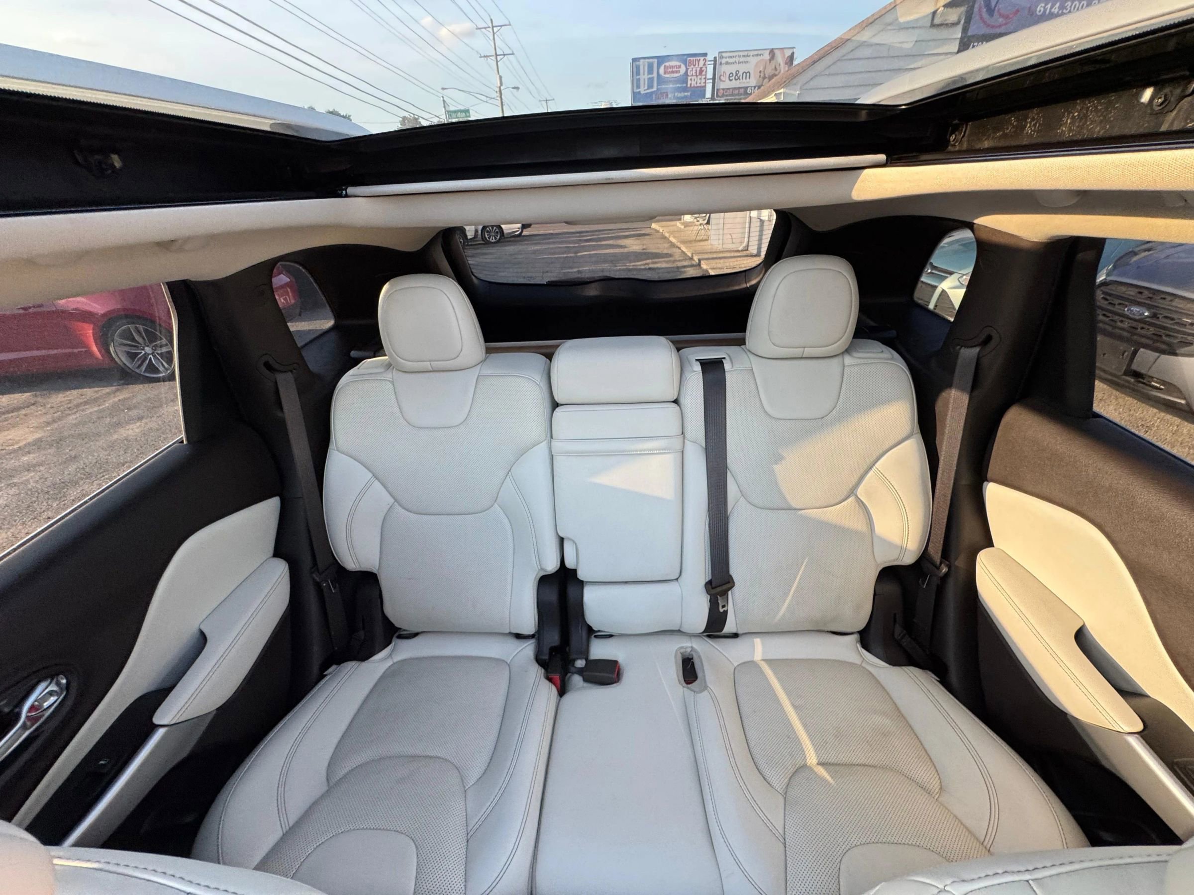 Used 2017 Jeep Cherokee Overland w/ Technology Group image 13