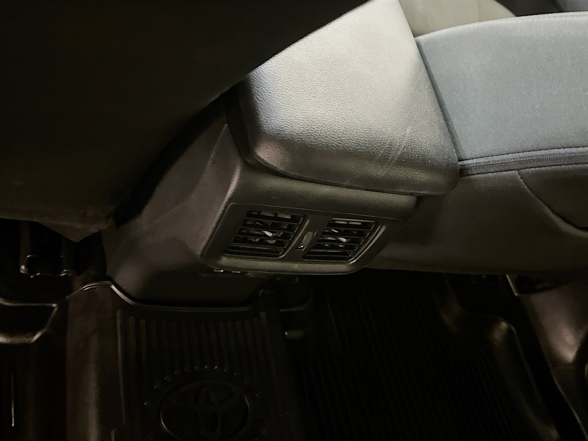 Used 2025 Toyota RAV4 XLE image 28