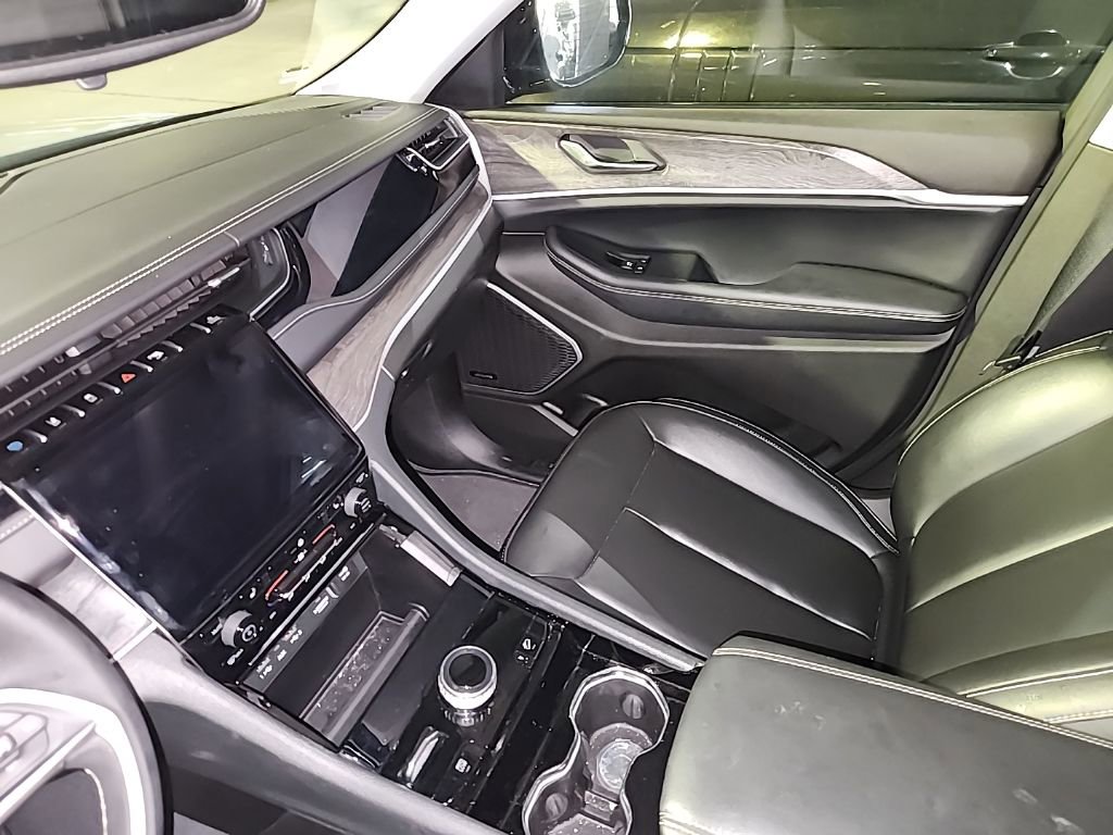 Used 2023 Jeep Grand Cherokee 4WD 4xe image 5