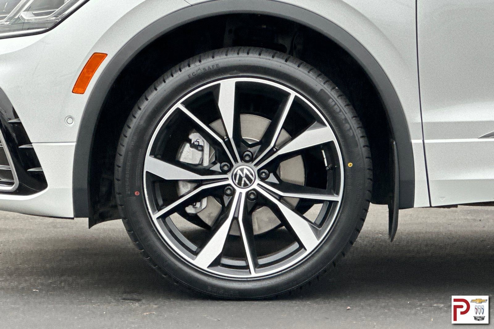 Used 2024 Volkswagen Tiguan SEL R-Line image 36