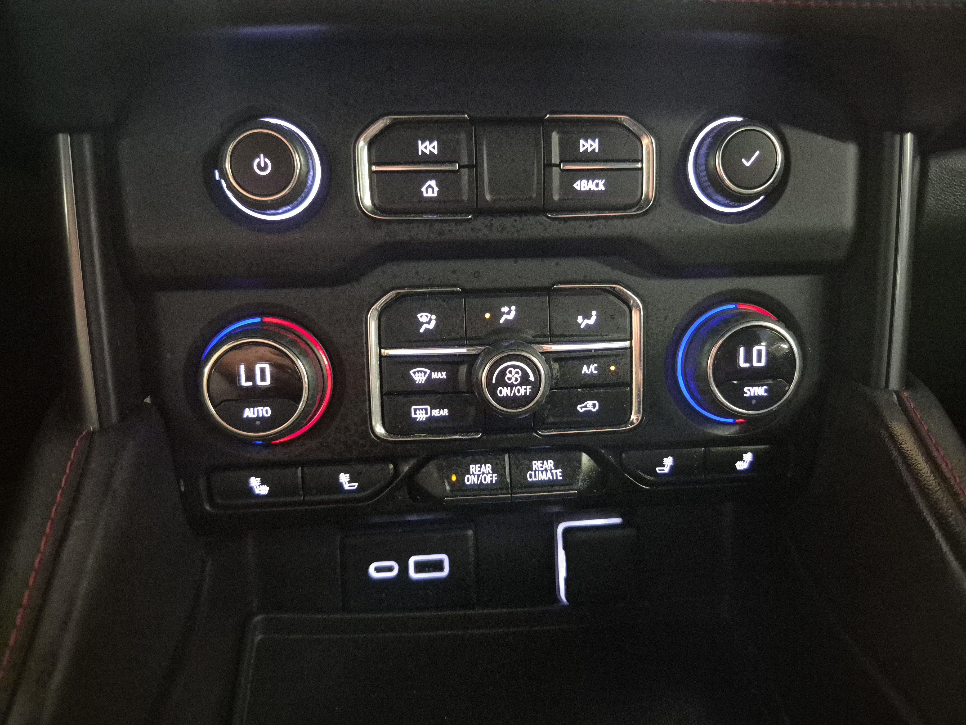 Used 2022 Chevrolet Tahoe RST w/ Sport Performance Package RWD image 33