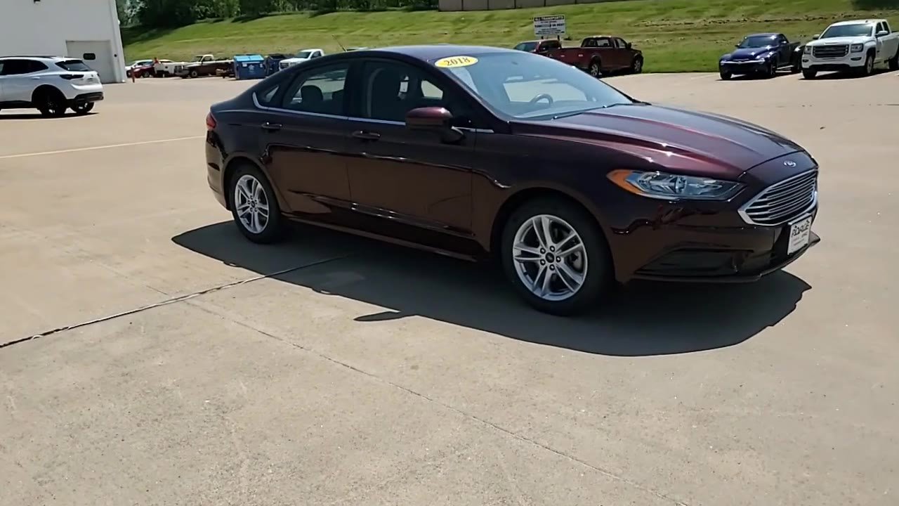 Used 2018 Ford Fusion SE w/ Fusion SE Technology Package FWD image 2