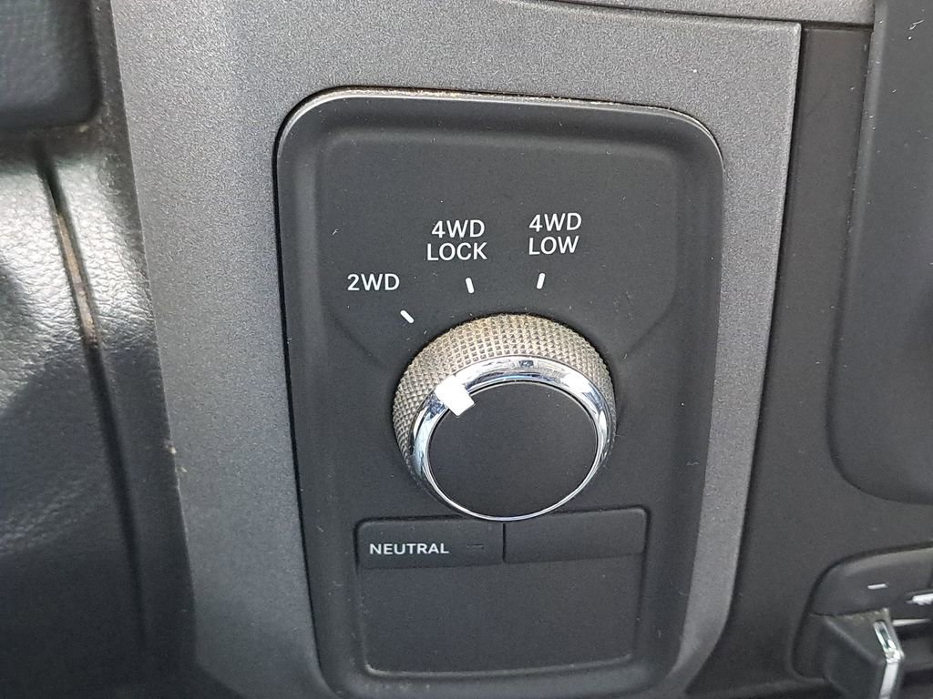 Used 2017 RAM 3500 Tradesman w/ Chrome Appearance Group image 12