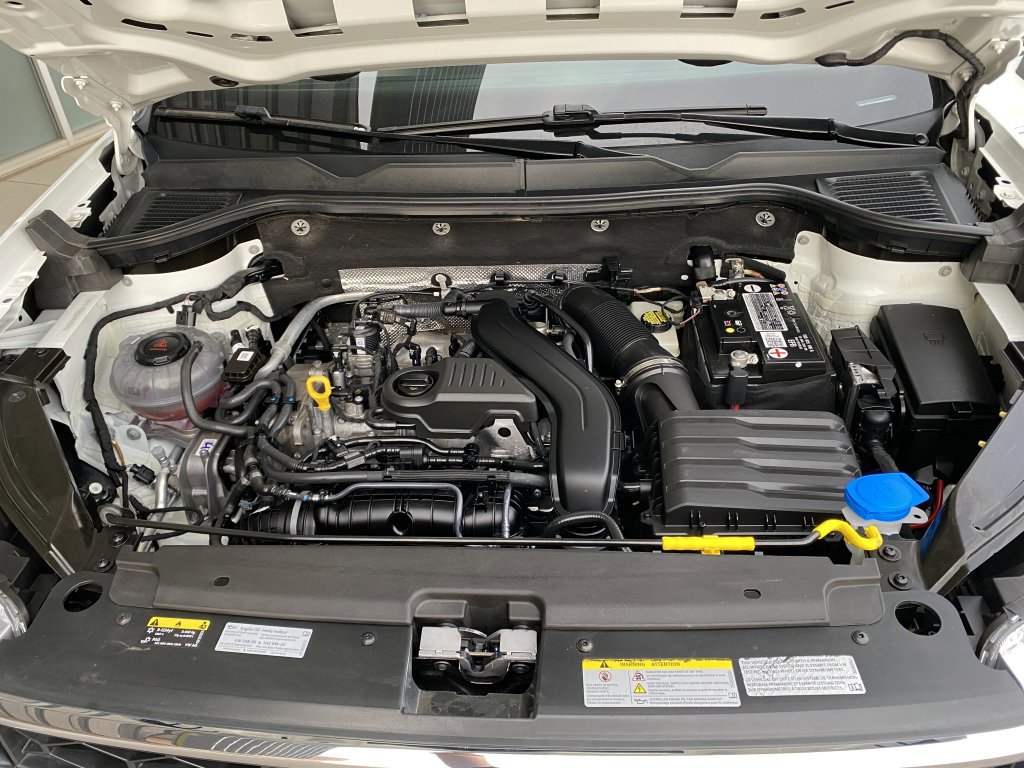 Used 2022 Volkswagen Taos SE w/ Panoramic Sunroof Package image 12