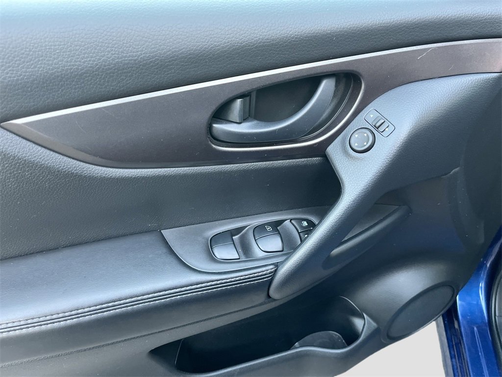 Certified 2021 Nissan Rogue Sport S image 17