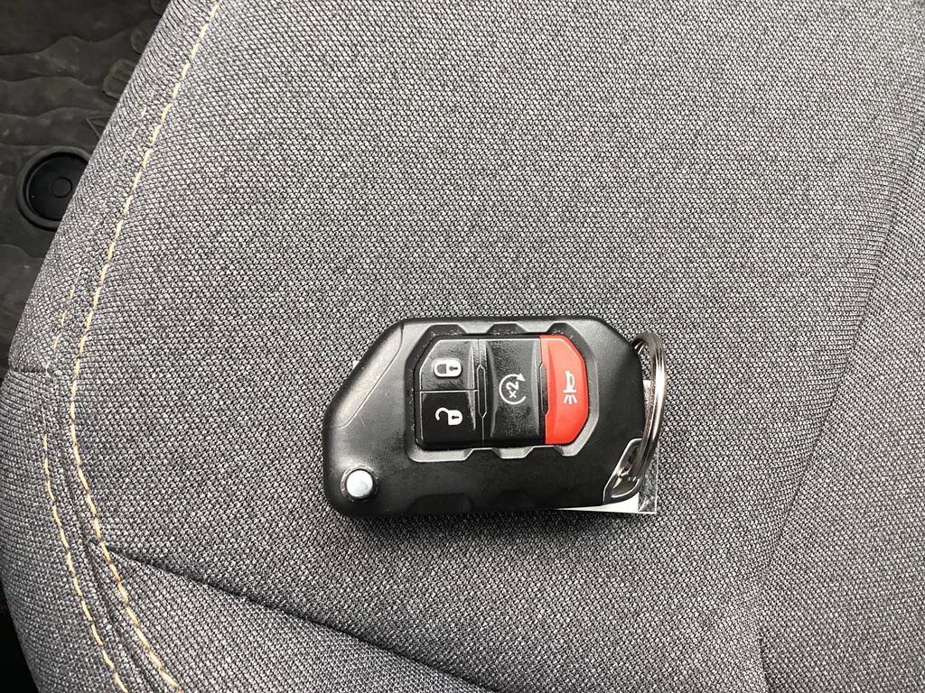 Used 2025 Jeep Gladiator Willys image 39