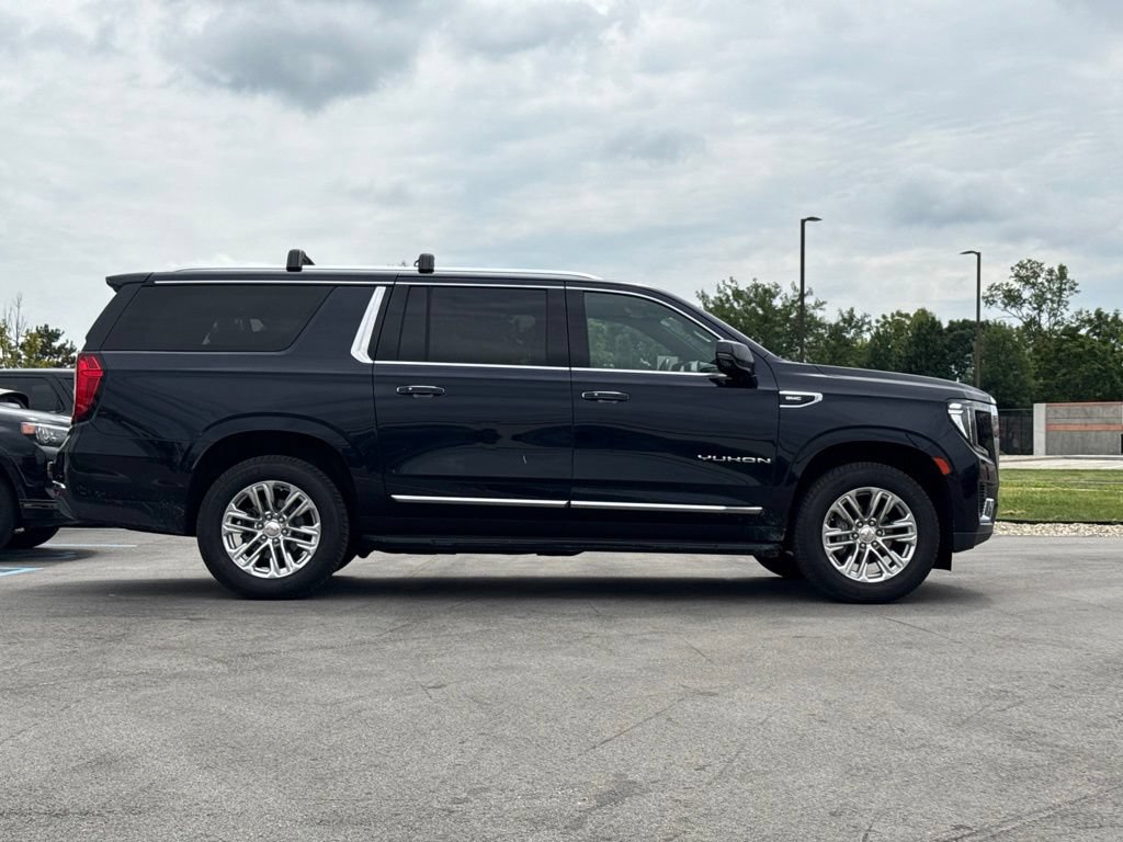 Used 2022 GMC Yukon XL SLT w/ SLT Premium Package AWD/4WD image 8