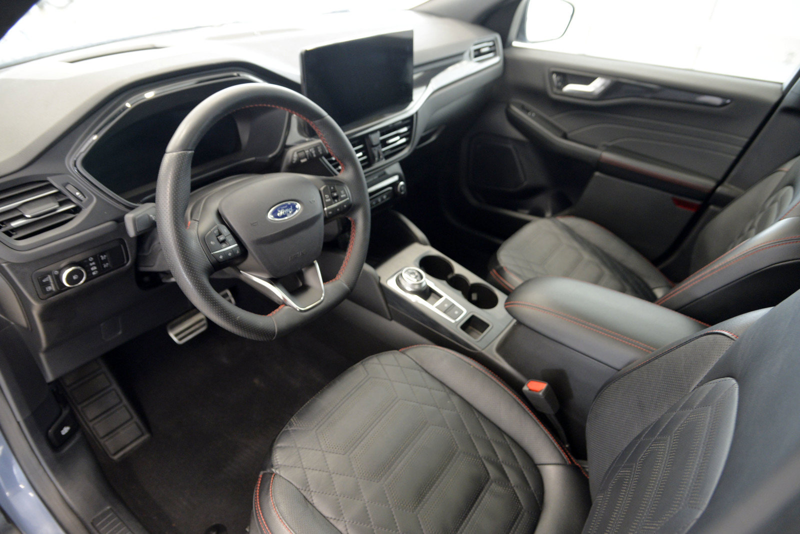 Used 2023 Ford Escape ST-Line Elite w/ Premium Technology Package AWD/4WD image 11