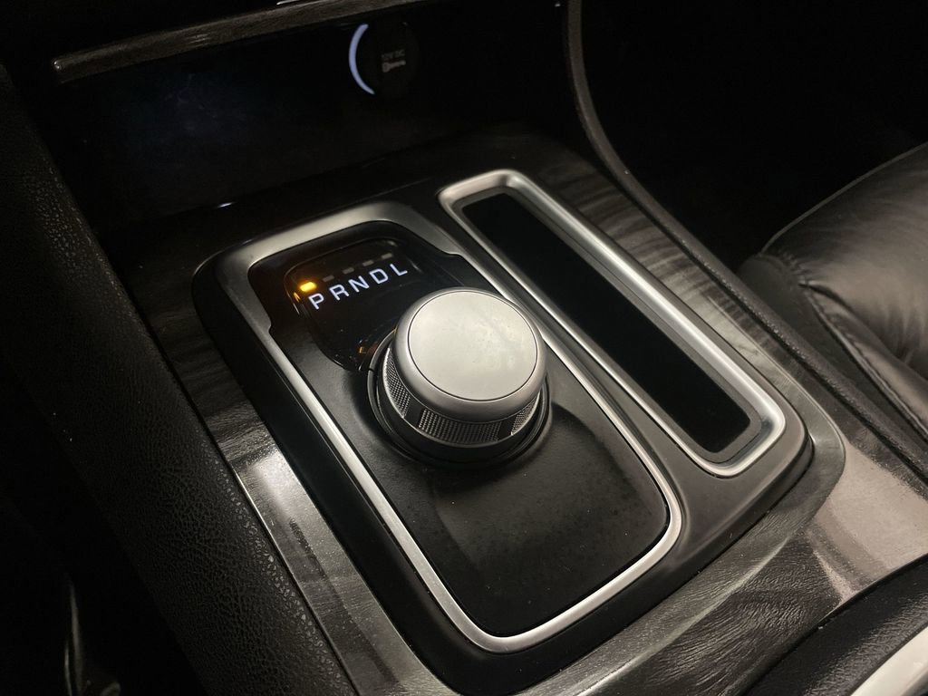 Used 2021 Chrysler 300 Touring L AWD/4WD image 9