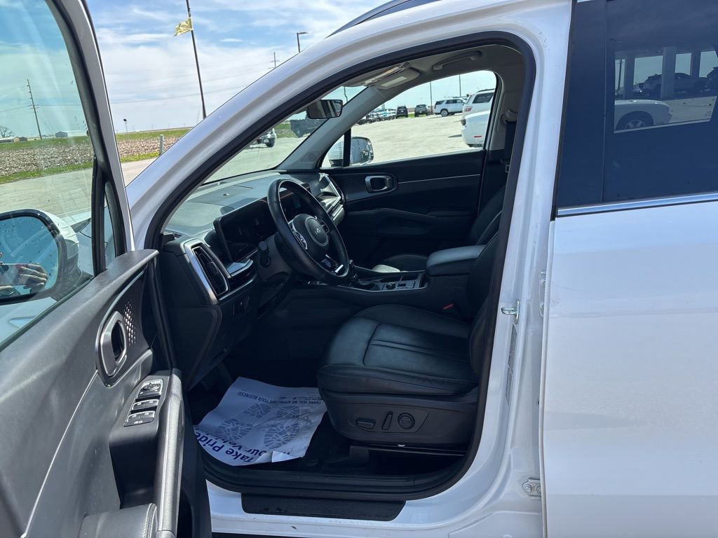 Used 2024 Kia Sorento S image 30