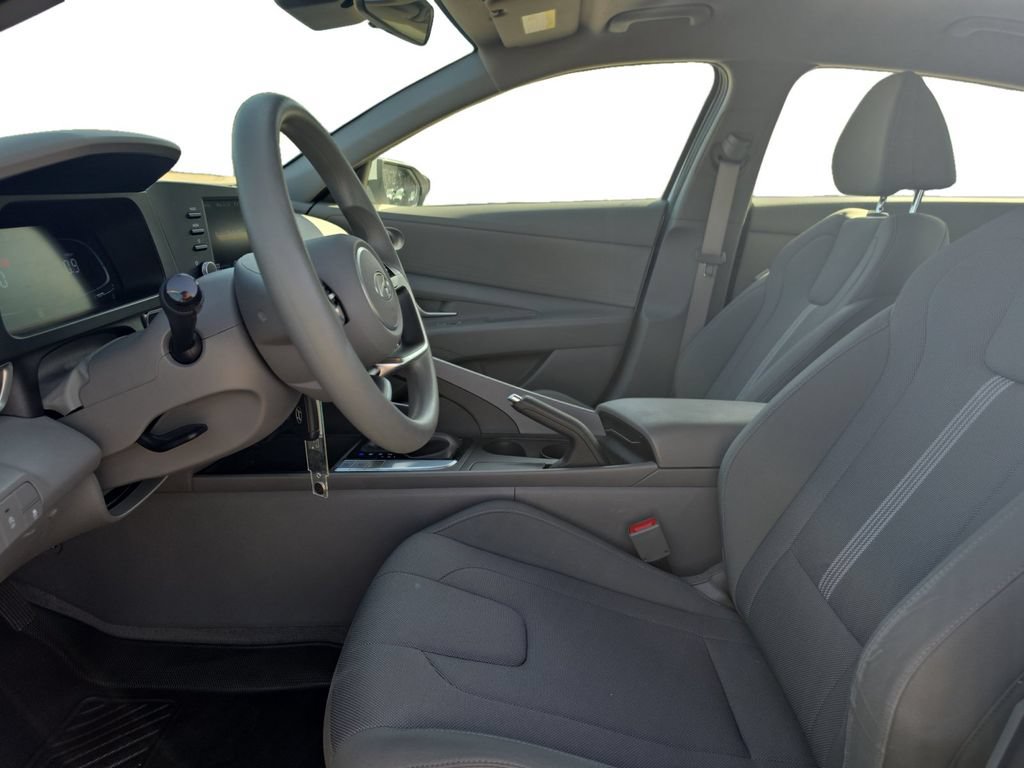 Certified 2024 Hyundai Elantra SE FWD image 12