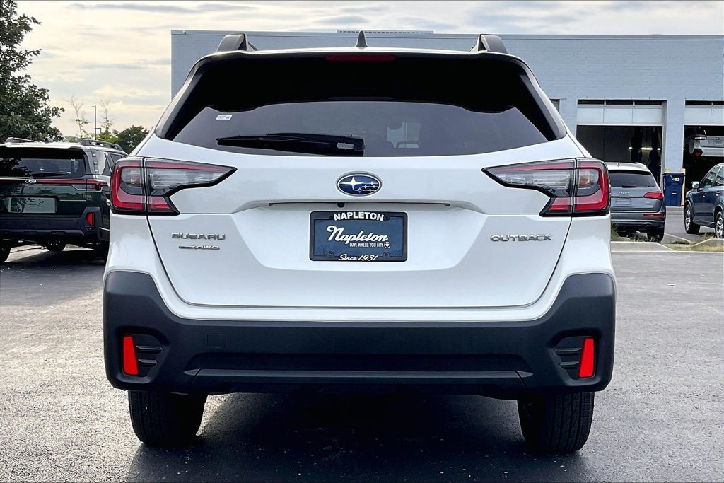 Used 2022 Subaru Outback Premium AWD/4WD image 4