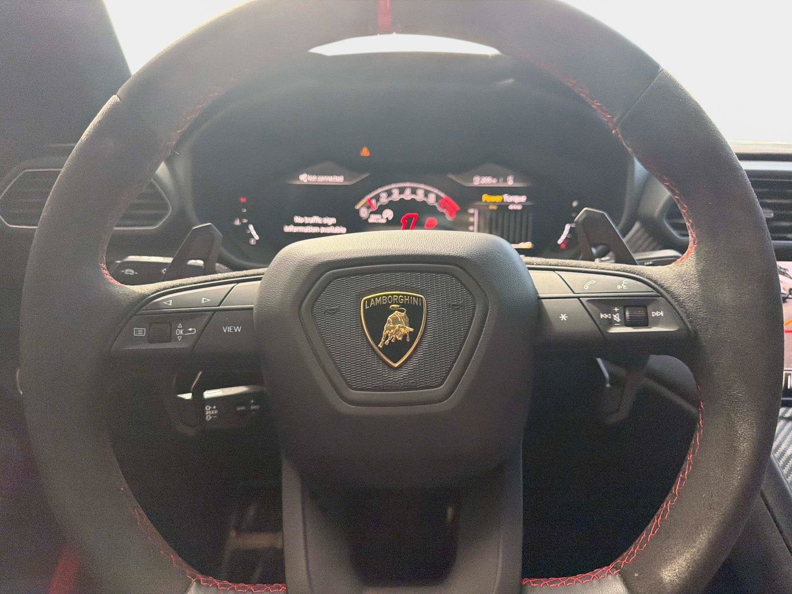 Used 2024 Lamborghini Urus Performante AWD/4WD image 30