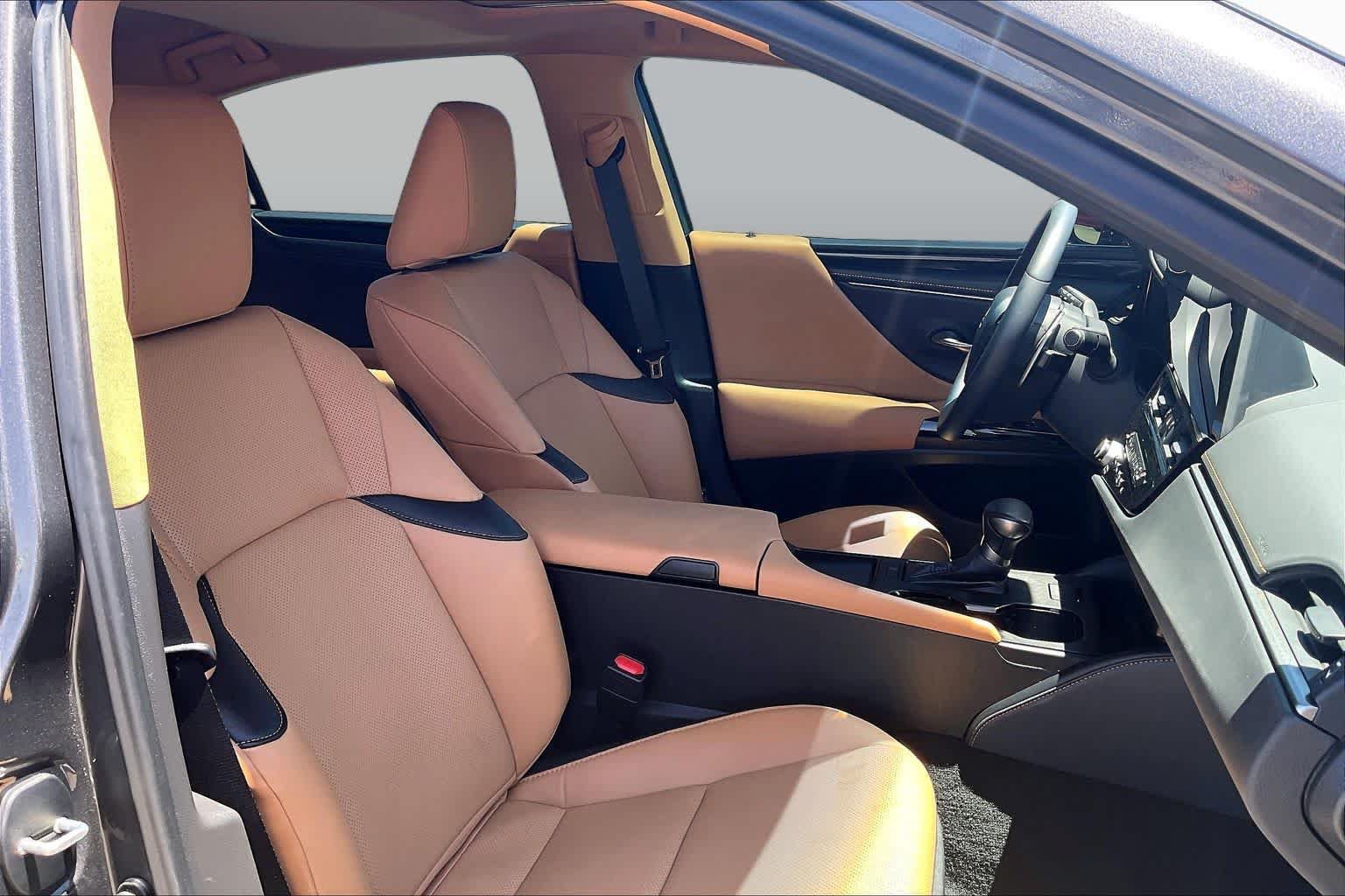 Used 2025 Lexus ES 350 w/ Accessory Package (P3) FWD image 9