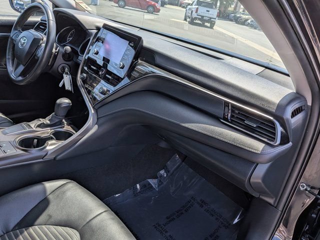 Used 2024 Toyota Camry SE w/ Cold Weather Package FWD image 6