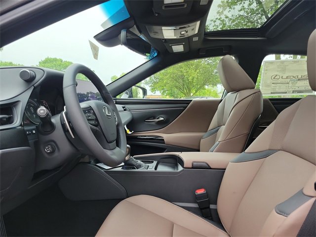 New 2025 Lexus ES 300h w/ Premium Package image 15