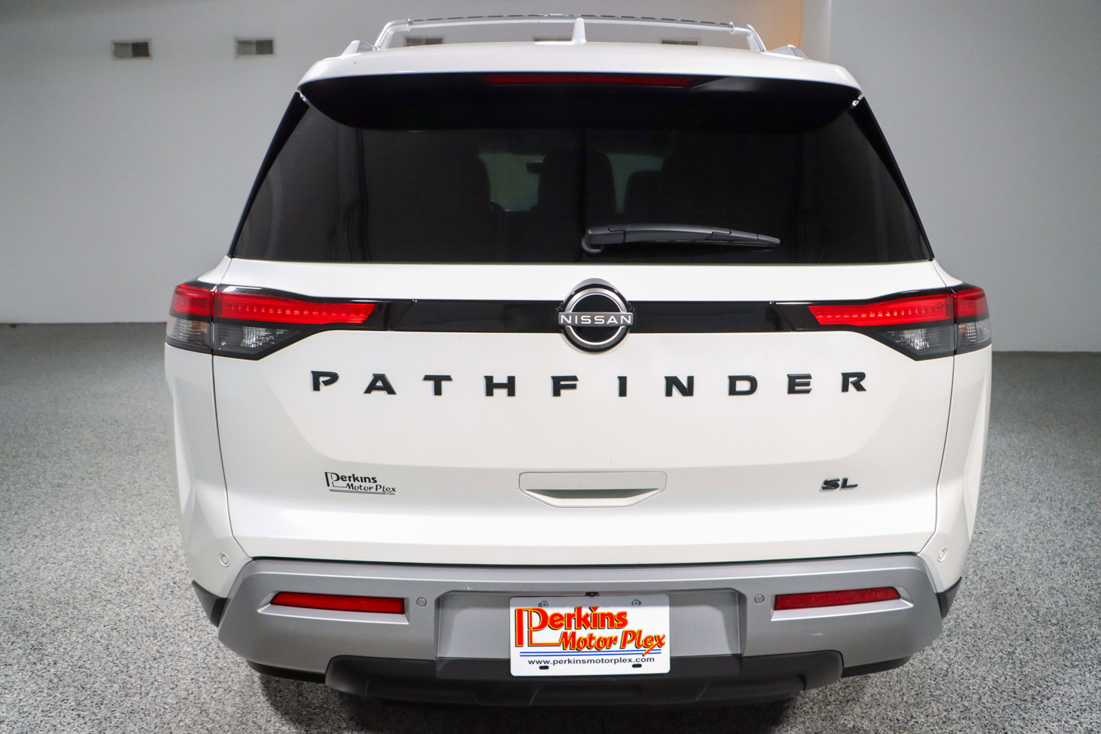 Used 2023 Nissan Pathfinder SL w/ Lighting Package (N92) image 8