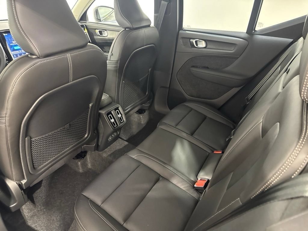 New 2026 Volvo XC40 B5 Plus w/ Protection Package Premier AWD/4WD image 21