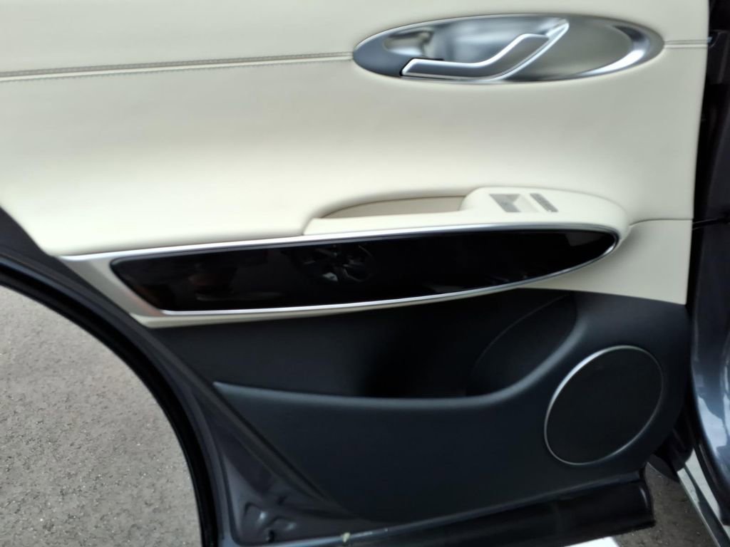 New 2026 Genesis GV70 2.5T AWD/4WD image 9
